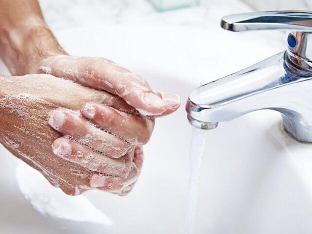 Lavarse as mans durante a desparasitación